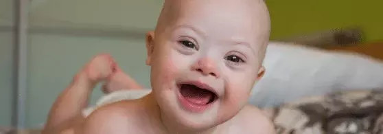 bebè sonriente